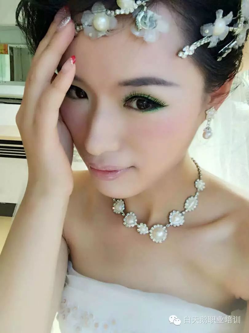 白天鹅学校彩妆课堂妆面欣赏