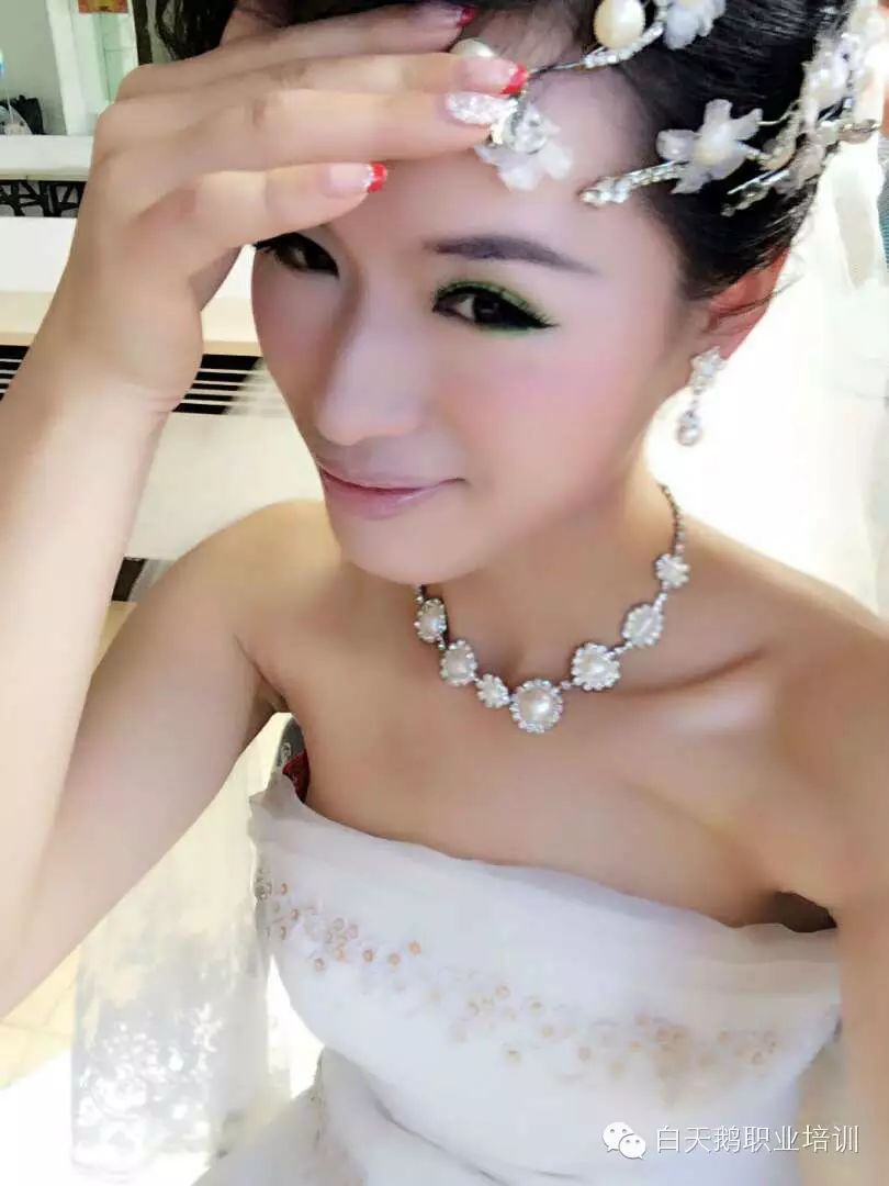 白天鹅学校彩妆课堂妆面欣赏