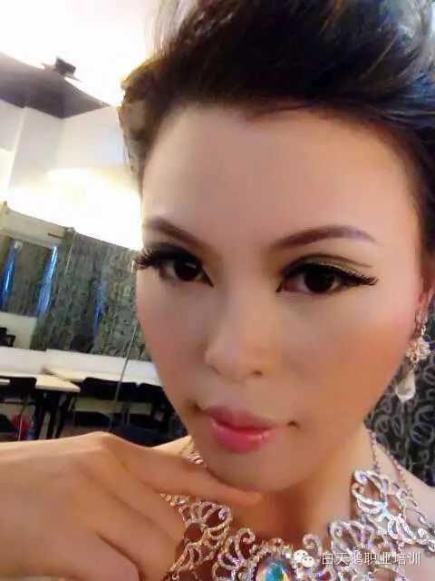 白天鹅学校彩妆课堂妆面欣赏