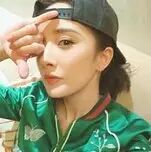 杨幂的右眼到底咋了?6年来,自拍时一直被档~