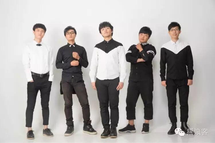 巧妙结合传统文化,刘欢师弟“坡上村”掀起中国风歌曲新...