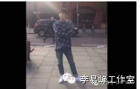 李易峰现身英国曼彻斯特 驻足与粉丝聊天