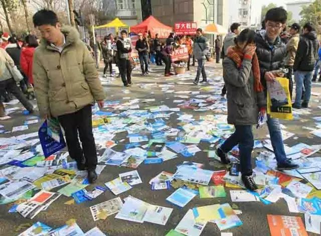傳單印刷市場價_傳單印刷工序工藝流程_廣告?zhèn)鲉斡∷r格