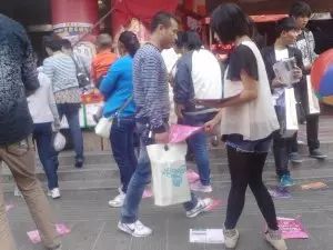 傳單印刷工序工藝流程_廣告?zhèn)鲉斡∷r格_傳單印刷市場價