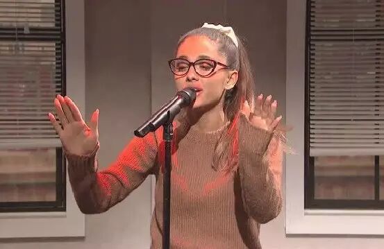 笑炸了!Ariana Grande模仿布兰妮、蕾哈娜、惠特尼休斯...