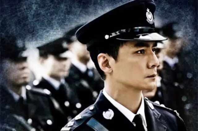 吴亦凡杨洋钟汉良……男明星玩起制服诱惑来,分分钟想嫁...