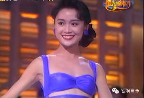 她是袁咏仪同届港姐季军,陈小春最美小老婆,中年变网红...