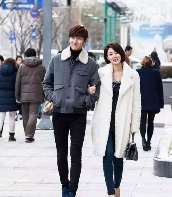 李敏镐与老妈金成玲宛如情侣,再牛的先天基因也抵不过后...