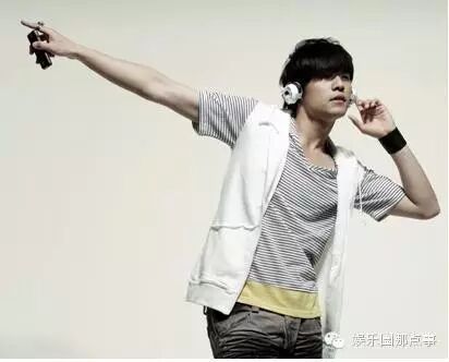 王菲第三,李玟第九,中国十大歌手实力排行榜,他竟是第...