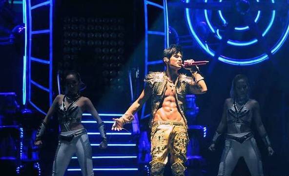 周杰伦“魔天伦”演唱会live影音辑 《窃爱》MV揭神秘面纱