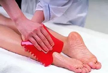 女人经常刮痧，原来有这么多的好处！