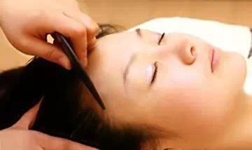 女人经常刮痧，原来有这么多的好处！