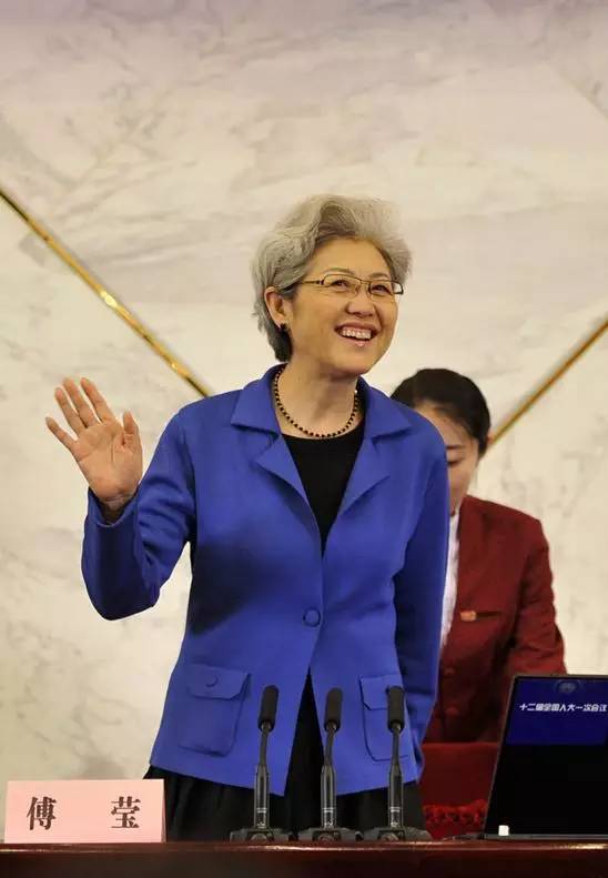 她在花甲之年成为中国外交界的女神
