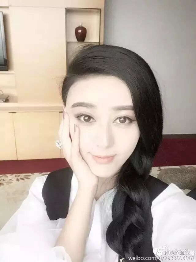 她花几年整得和范冰冰一模一样,连李晨和亲妈都分不清了!