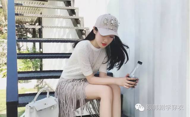 告诉你阔腿九分裤怎么搭配爆发女神范儿!