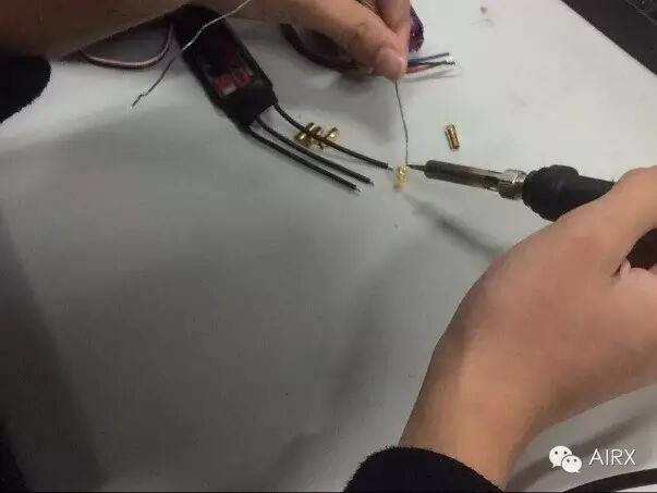 無人機組裝教學(xué)貼 