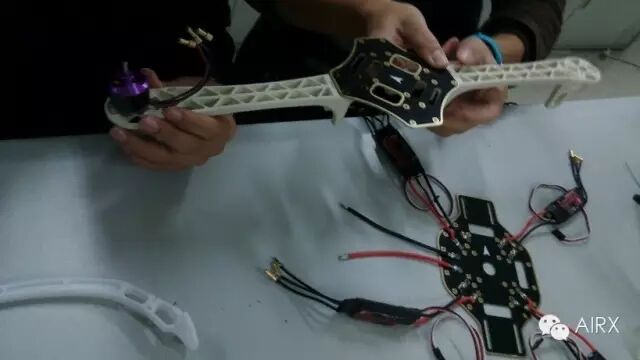 無人機組裝教學(xué)貼 