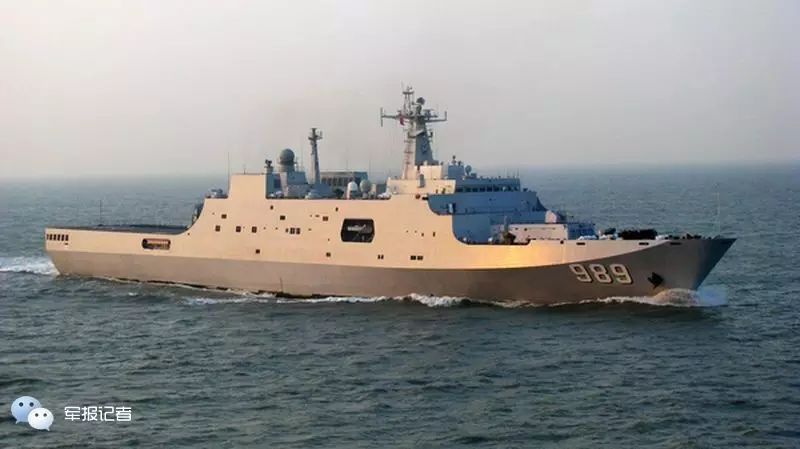厦门海军码头开放泉州舰,舷号588.