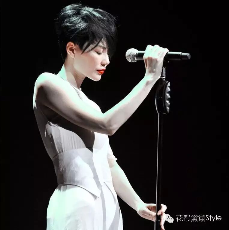 温柔女神养成记!王菲凭啥让谢霆锋上瘾一辈子