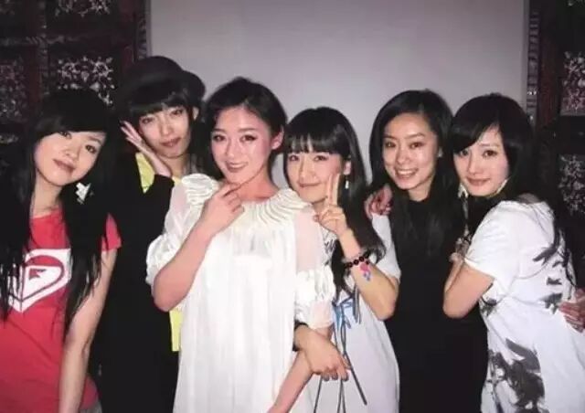 人物丨她与杨幂袁姗姗同学,演戏多年不火今靠喜剧人翻...