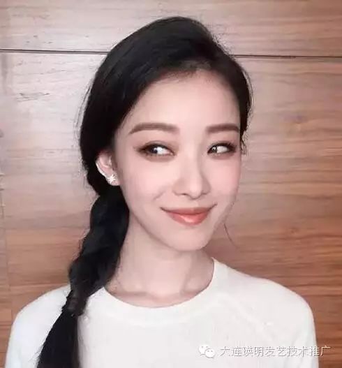 井柏然好眼光!肤白貌美品味佳的倪妮真是美一脸