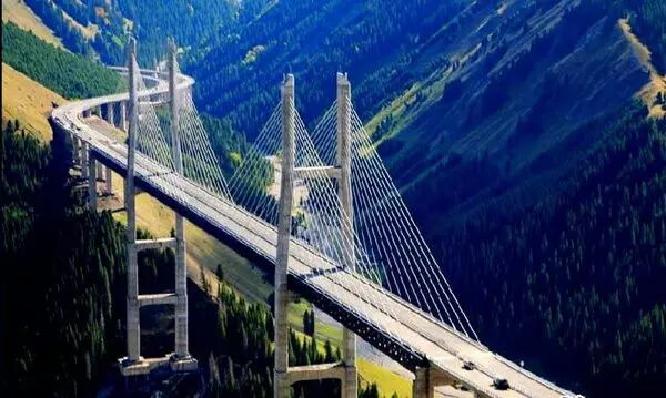 新疆最美的8条公路，震惊卡车司机，太美了！