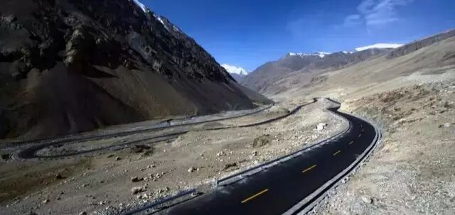 新疆最美的8条公路，震惊卡车司机，太美了！