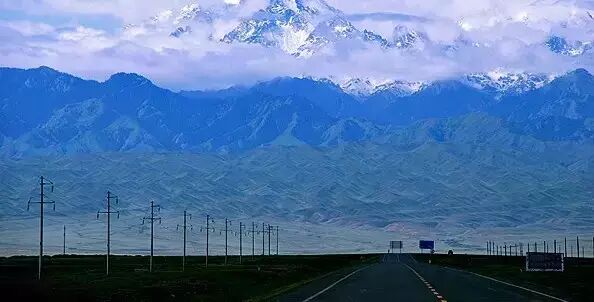 新疆最美的8条公路，震惊卡车司机，太美了！