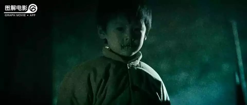 好恐怖啊 ,这小孩的嘴是被缝上了么?