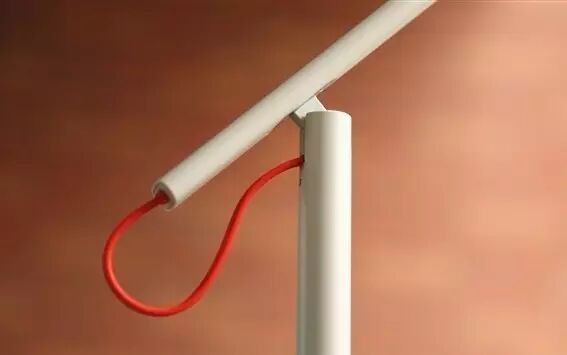 设计师揭秘：小米LED台灯为何有“那抹红”？