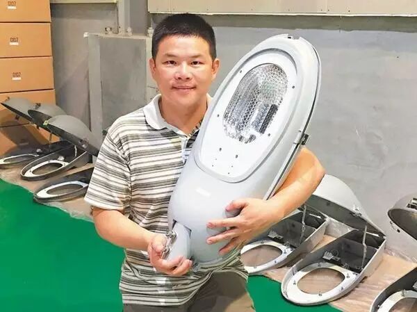 这家灯具公司仅五人 连飞利浦也来取经合作？
