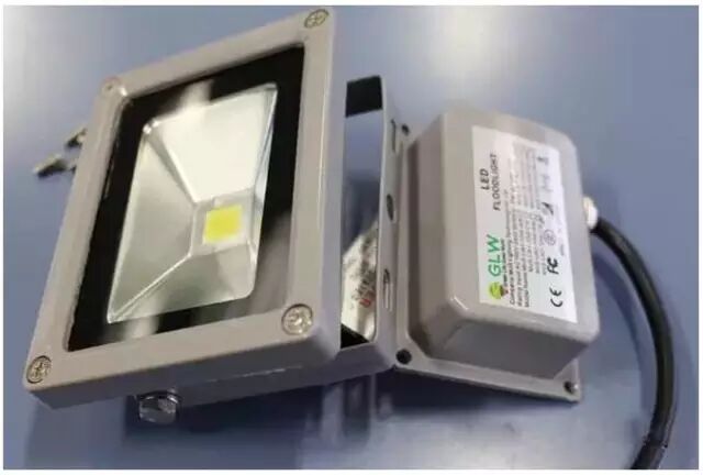 一个禁售一个通报销毁 国产LED灯泡君你肿么了？