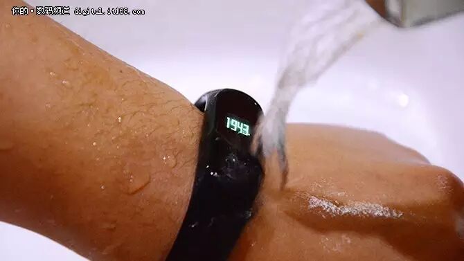 小米手环2使用评测：LED屏幕加心率检测