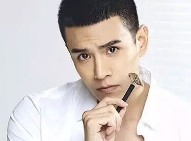 鲜肉经超:抱得偶像归的开挂人生