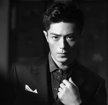 《致命》杨幂霍建华自拍 满脸血迹显亲密