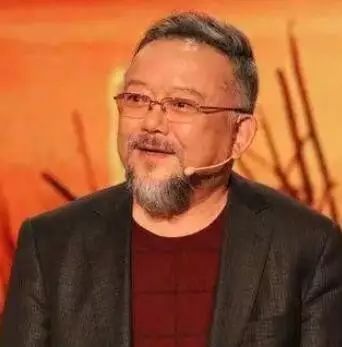 明星亲子|68岁王刚头发花白携儿现身 老来得子烦恼多