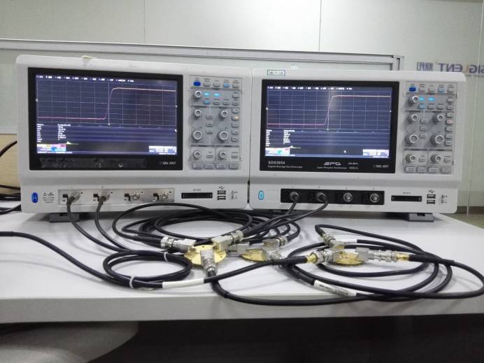 基于两台sds3000示波器同步产生"8通道"示波器