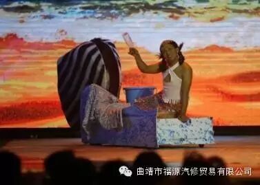 宋小宝变身美人鱼向大鹏索吻 谢娜助阵调侃张杰