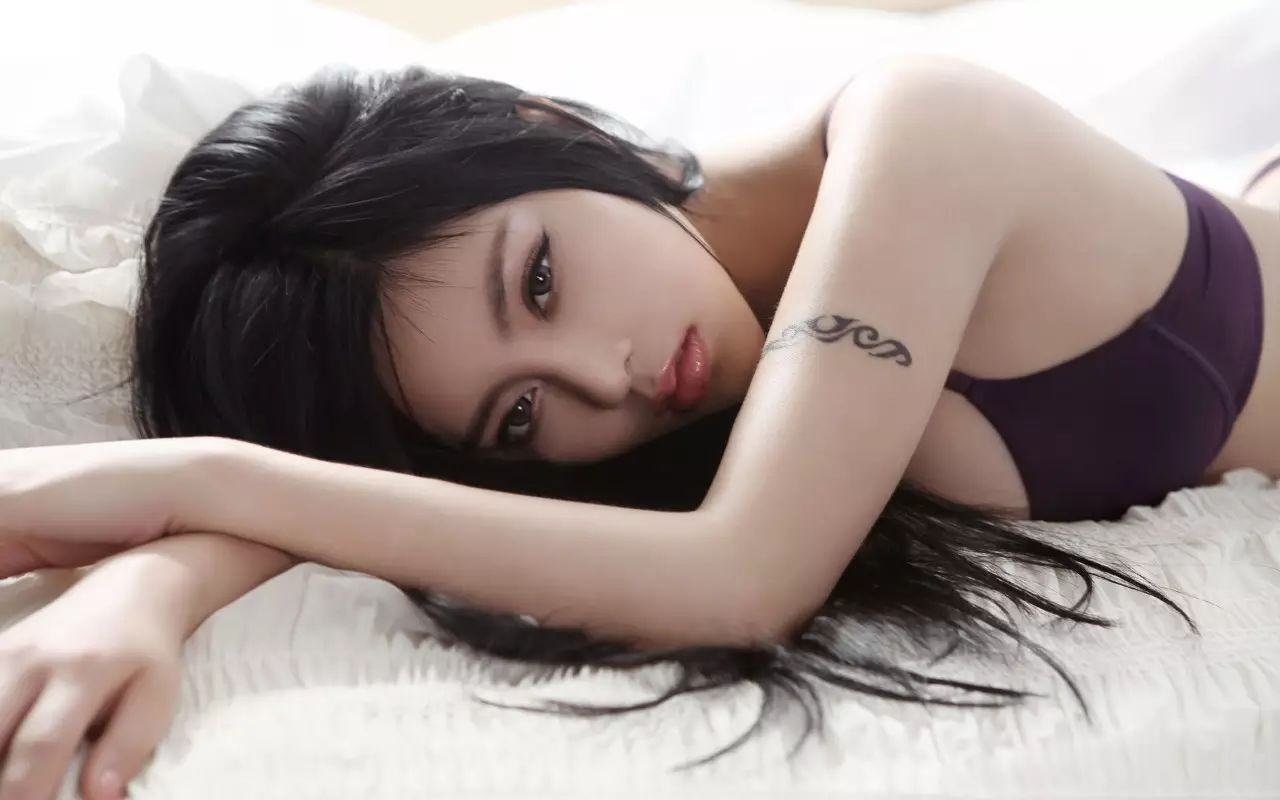 赵薇:一个女人为什么要拼命赚钱?这篇文章让你少奋斗很...