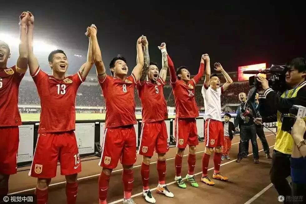 灯光说：国足昨晚2-0战胜卡塔尔队，我也见证了