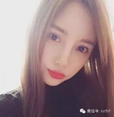 杨幂晒自拍嘟嘴卖萌似少女 网友:撞脸李小璐