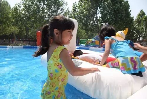 敢玩吗?金丰&middot;水世界惊险高空滑梯让你光看着就腿抖!