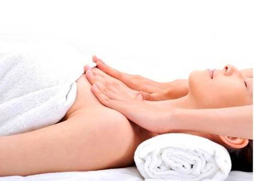 美容院专业胸部按摩的手法详解