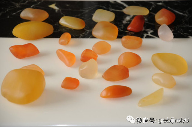 新疆戈壁金丝玉“宝石光”籽料图片欣赏及真伪辨别简析