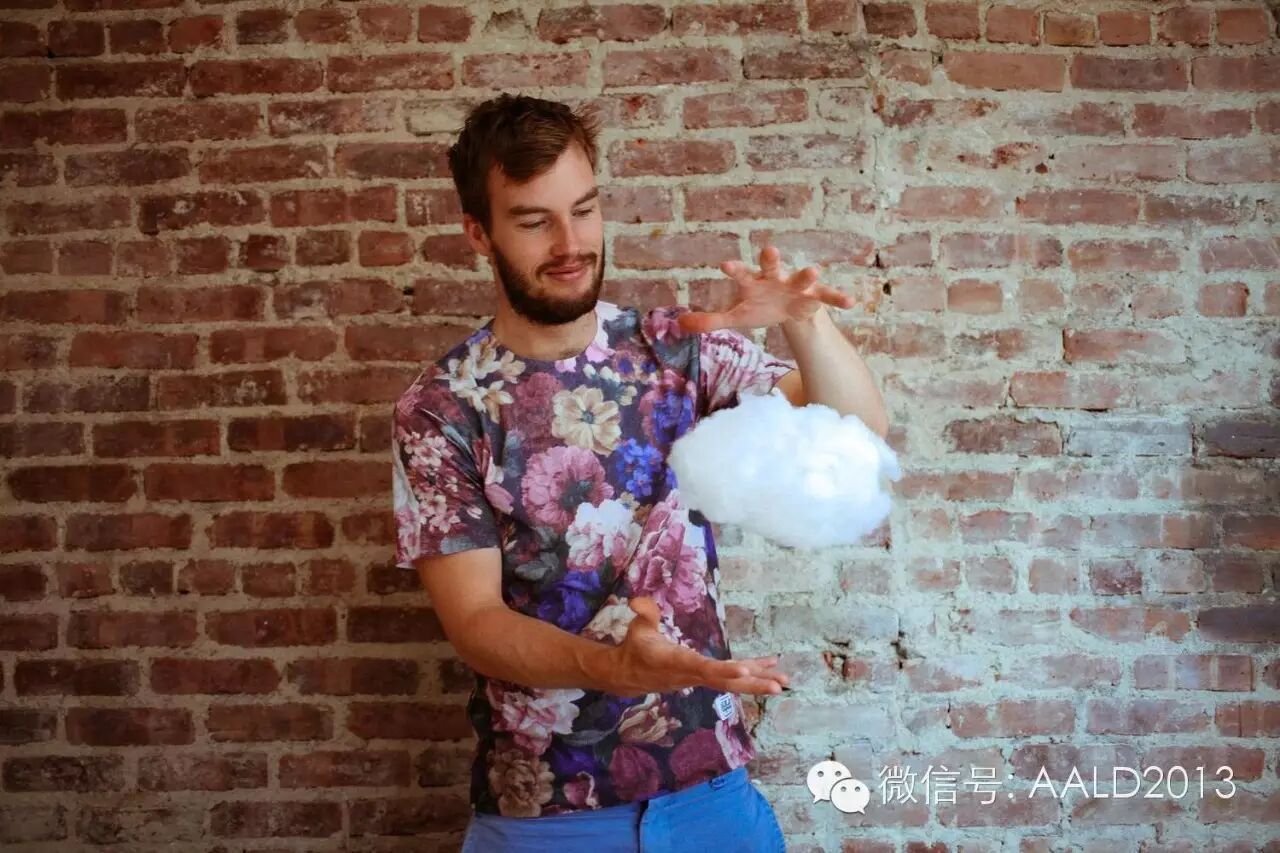 Richard又出力作：会电闪雷鸣的Cloud Lamd丨A· 灯辑