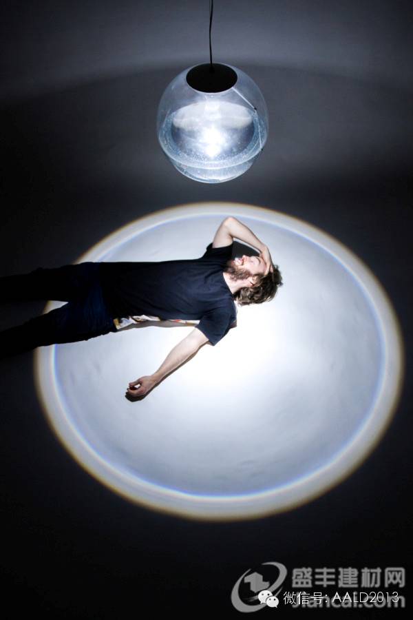 Richard又出力作：会电闪雷鸣的Cloud Lamd丨A· 灯辑