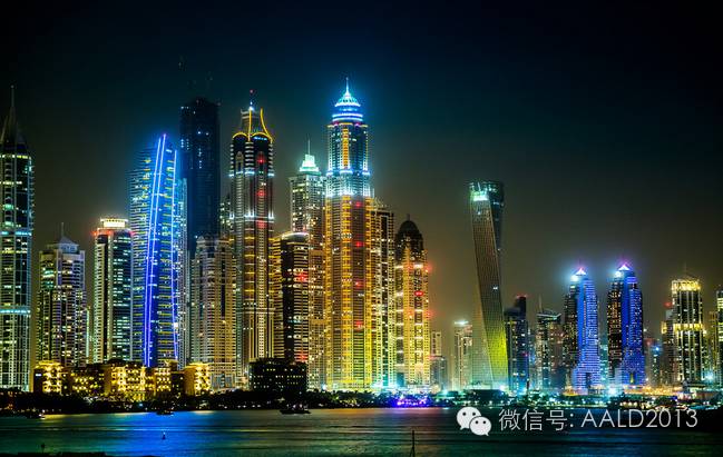 在光和彩的诱导下我们复制出的“不夜城”丨A · 趣谈