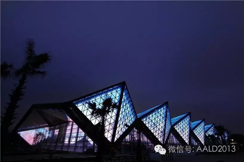 在光和彩的诱导下我们复制出的“不夜城”丨A · 趣谈