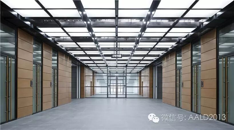 在光和彩的诱导下我们复制出的“不夜城”丨A · 趣谈