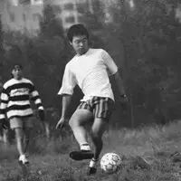 是她从王菲手里抢走了窦唯,也是她记录了中国摇滚的黄金...